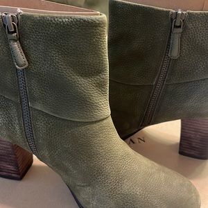 COLE HAAN woman leather boots.